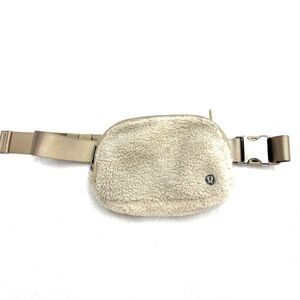 Lululemon Athletica Everywhere White Opal Sherpa Shearling Fleece Belt Bag 1L